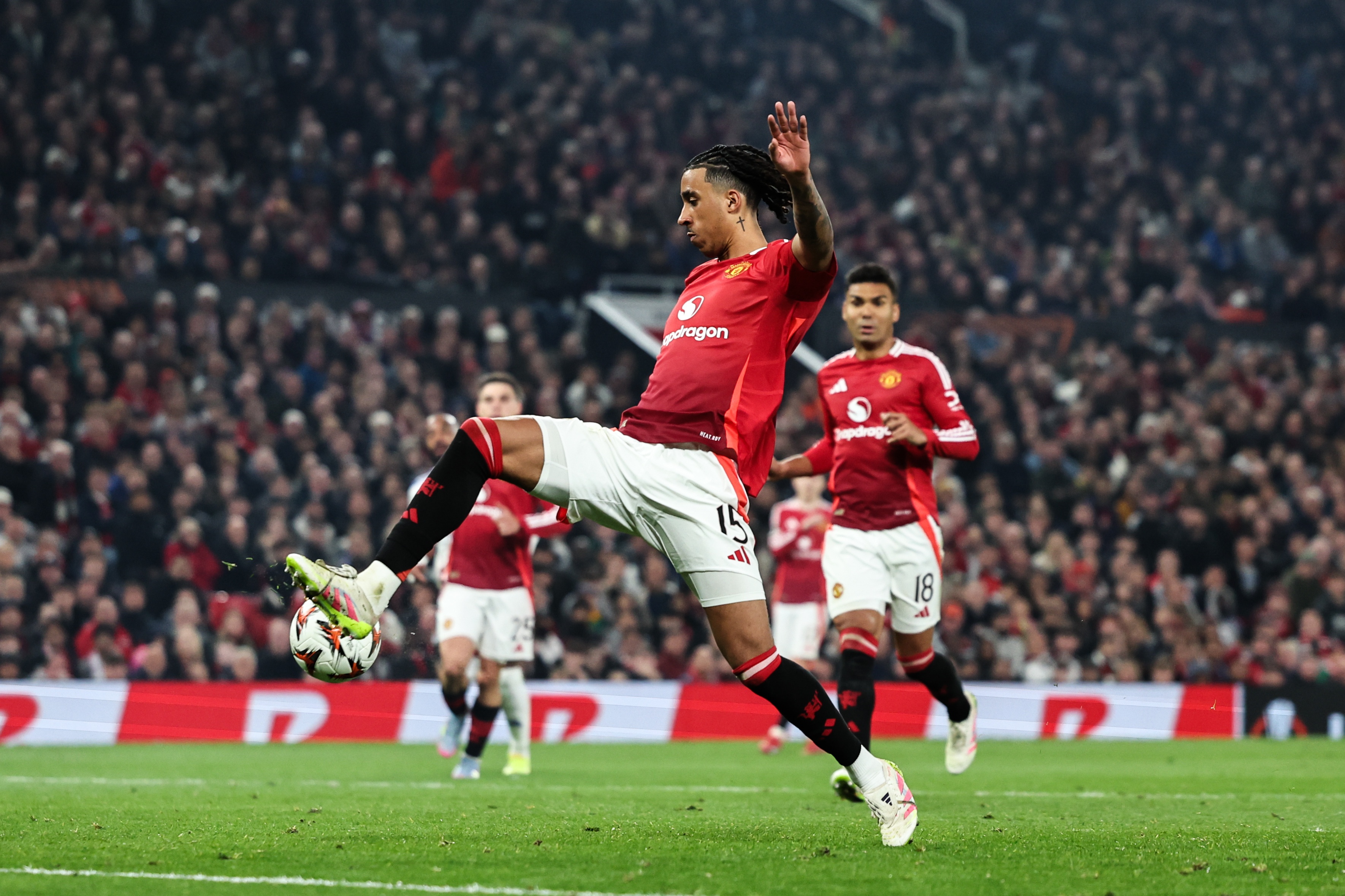 曼联雷火鼓励约罗：约罗是今年欧洲金童奖25位候选之一！👏🔴